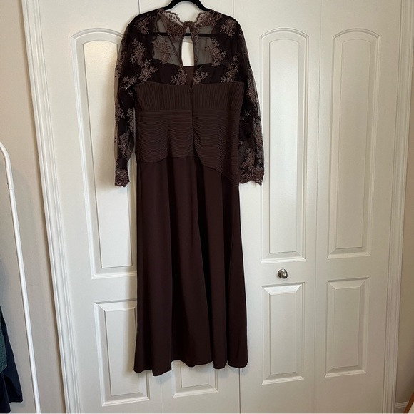 Jade by Jasmine Brown Mother of Bride Evening Gown Beaded Sleeves Size 16 - Picture 4 of 9